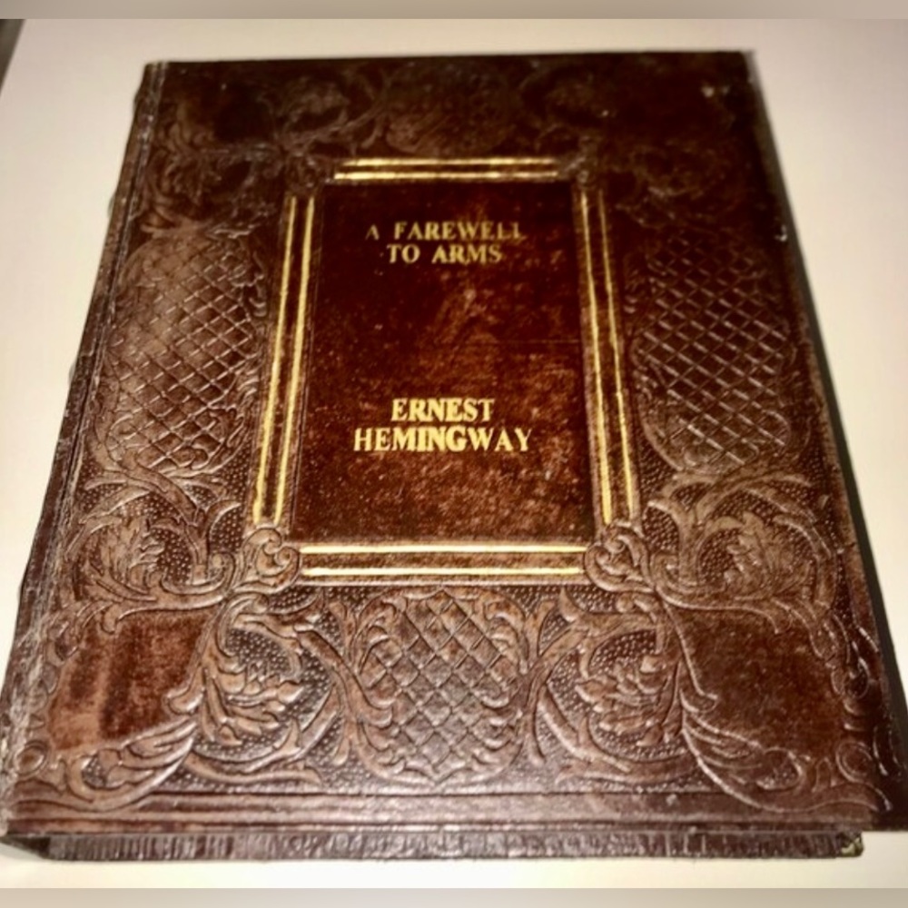Vintage ERNEST HEMINGWAY A Farewell to Arms Hollow Velvet Lined Faux Book